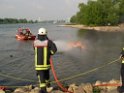 Kleine Yacht abgebrannt Koeln Hoehe Zoobruecke Rheinpark P148